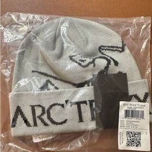 Arc’teryx bird word toque